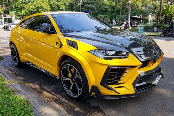 Lamborghini Urus với gói độ thân rộng từ Mansory xuất hiện tại Việt Nam