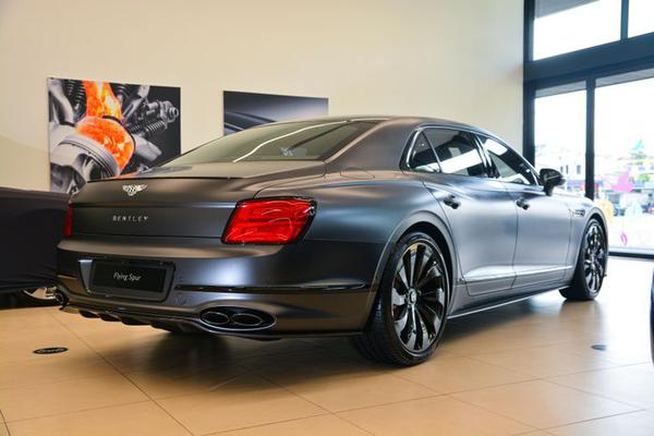 Bentley Flying Spur bản nâng cấp đen "huyền bí" có giá hơn 24 tỷ đồng