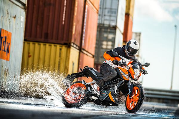Những mẫu xe mô tô phân khối lớn có giá bán cực kì hấp dẫn