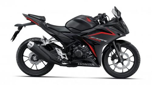 Honda CBR150R 2021 có những trang bị kém hơn đối thủ của mình là Yamaha R15
