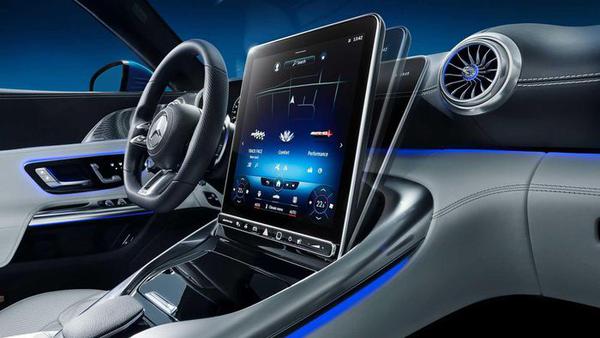 Mercedes-AMG SL bật mí khoang nội thất trước thềm ra mắt