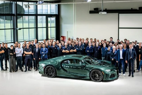 "Mãn nhãn" với Bugatti Chiron thứ 400 xuất xưởng sở hữu màu sơn đặc biệt
