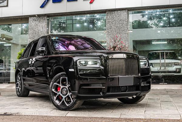 Cận cảnh Rolls-Royce Cullinan Black Badge đầy sang trọng tại Việt Nam