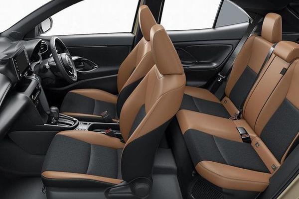 Toyota Yaris Cross 2022 ra mắt, bổ sung hai phiên bản hoàn toàn mới