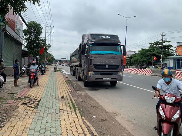 Xe ben va chạm xe máy khiến 1 người tử vong rồi bỏ chạy khỏi hiện trường tại Bình Dương