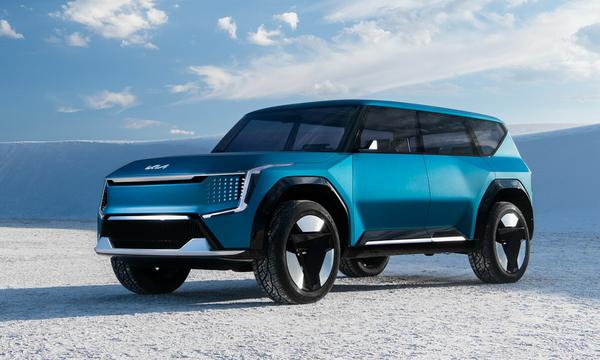Ảnh thực tế Kia EV9 2024 chạy trên phố