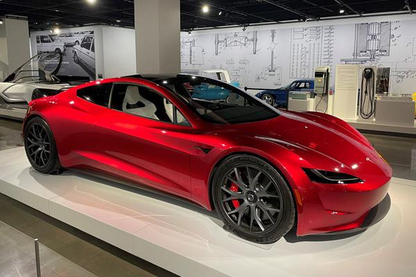 Siêu xe điện Tesla tăng tốc nhanh nhất thế giới chỉ 1,1 giây