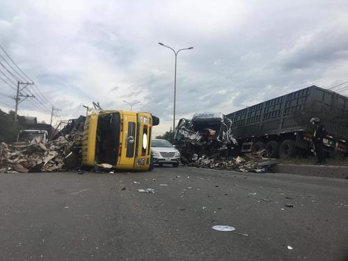 Xe container mất lái, tông thẳng vào xe tải phế liệu trên quốc lộ 51, hai tài xế bị thương nặng đi cấp cứu
