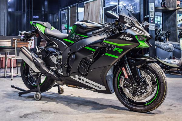 Kawasaki Ninja ZX-10R 2021 phân phối chính hãng tại Việt Nam với giá 729 triệu đồng
