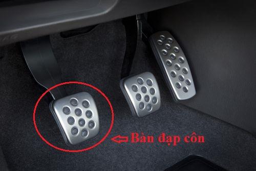 Kỹ năng lái xe giỏi là ít dùng phanh mà dùng côn?