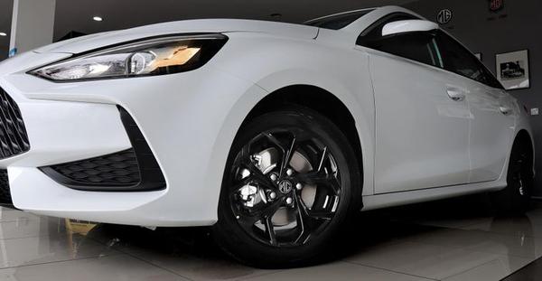 Sedan hạng C MG5 bản tiêu chuẩn mở bán với giá chỉ 515 triệu đồng