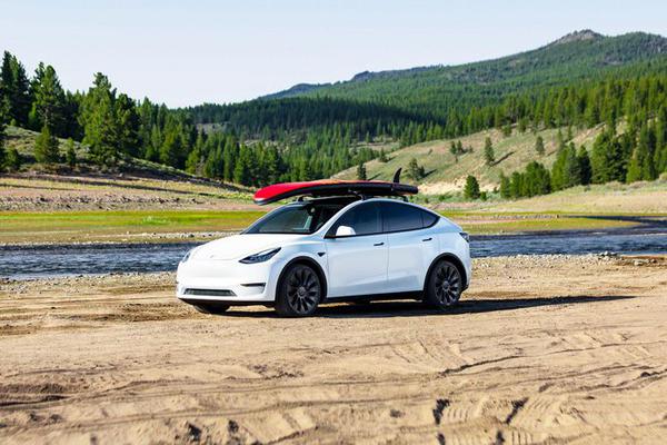 Tesla triệu hồi hơn 817.000 xe do lỗi dây an toàn