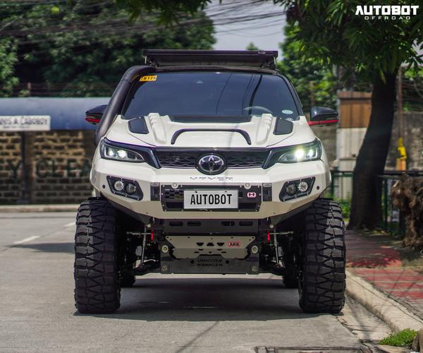 Toyota Fortuner GR Sport "lột xác" với bản độ off-road hầm hố