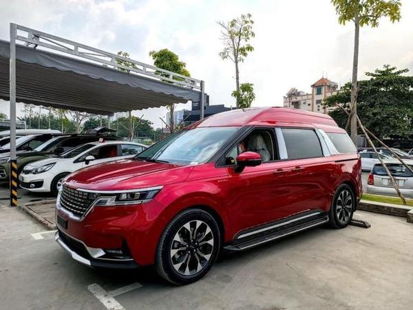 Kia Carnival phiên bản Royal về đại lý với giá từ 2,479 tỷ đồng