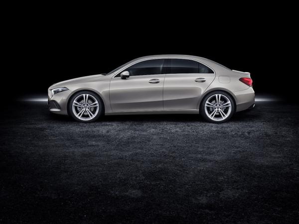 Mercedes-Benz A-Class Limousine chính thức ra mắt, chốt giá từ 1,26 tỷ đồng