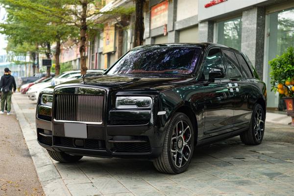 SUV siêu sang Rolls-Royce Cullinan Black Badge "siêu lướt"  bán với giá gần 40 tỷ đồng