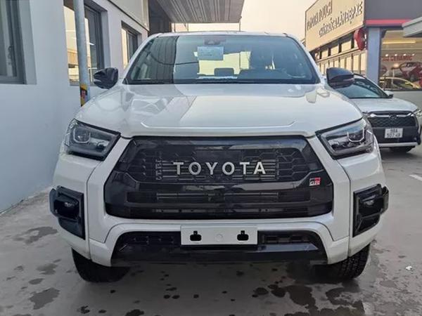Toyota Hilux GR Sport đã có mặt tại Việt Nam,chào bán giá 1.1 tỷ đồng