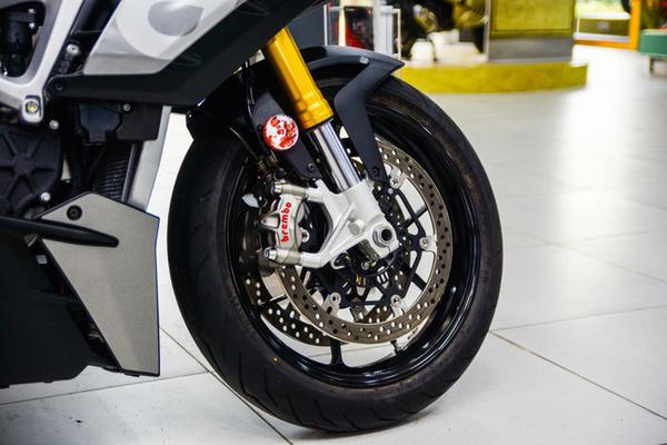 Cận cảnh Aprilia Tuono V4 tại Việt Nam với giá 680 triệu đồng