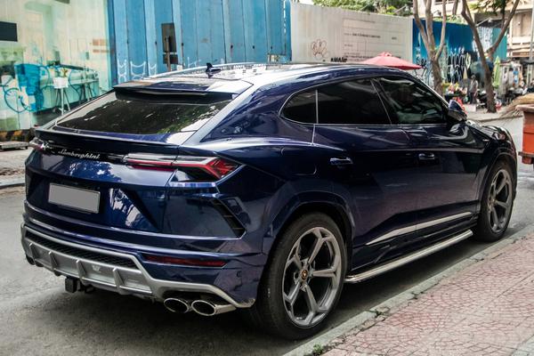Chiêm ngưỡng Lamborghini Urus với màu sơn độc đáo tại TP.HCM
