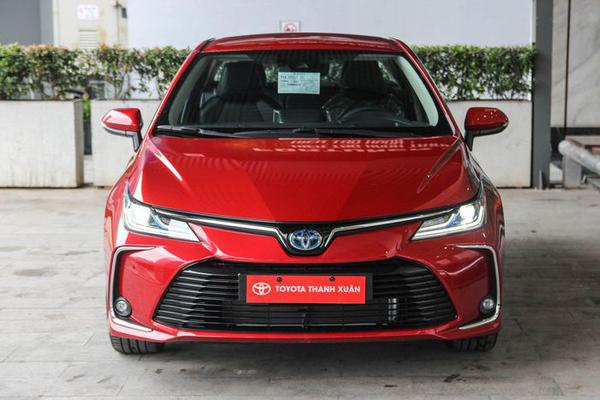 Chi tiết Toyota Corolla Altis phiên bản 1.8 HEV giá 860 triệu đồng