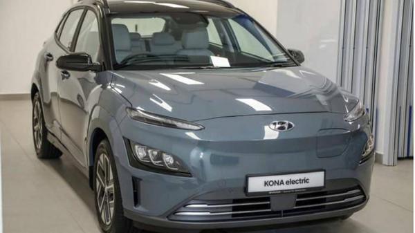 Hyundai Kona Electric chính thức ra mắt với giá từ 808 triệu đồng