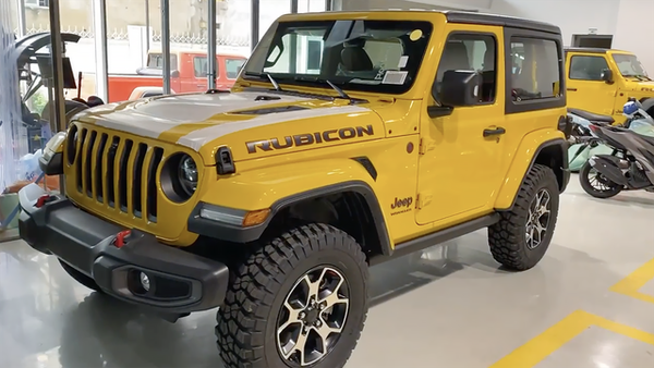 Những chiếc Jeep Wrangler 2021 bản 2 cửa đầu tiên về đại lý, giá bán từ 3,526 tỷ đồng