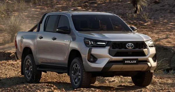 Toyota Hilux bản nâng cấp 2024 lắp động cơ dầu hybrid