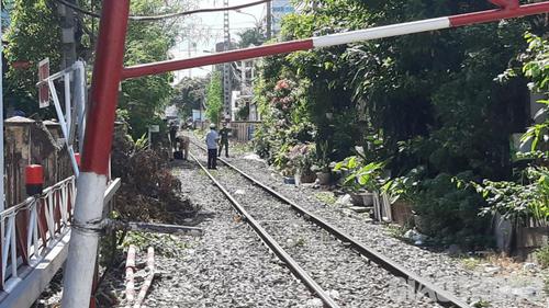 Người phụ nữ bán vé số bị tàu hỏa cán tử vong khi đang phơi quần áo