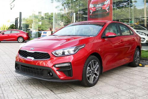 Kia Cerato bất ngờ tăng giá cuối năm gây khó hiểu