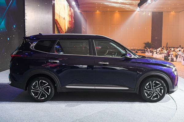 "Soi" chi tiết Kia Carens phiên bản 6 chỗ ngồi với giá 849 triệu đồng