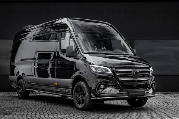 Khám phá Mercedes-Benz Sprinter mang phong cách bóng đêm đầy bí ẩn