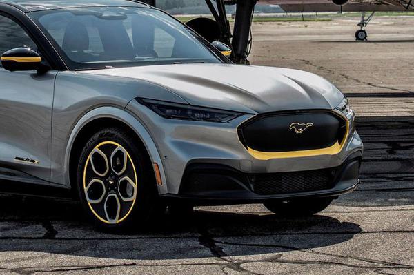 Ford Mustang Mach-E phiên bản tưởng nhớ nữ phi công hy sinh trong Thế chiến thứ 2