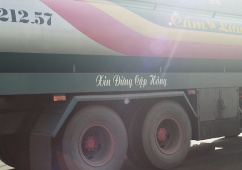 Tổng hợp slogan hài sau đít xe hơi