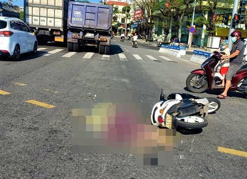 Va chạm với xe đầu kéo, người phụ nữ trung niên bị bánh xe cán qua người, tử vong tại chỗ