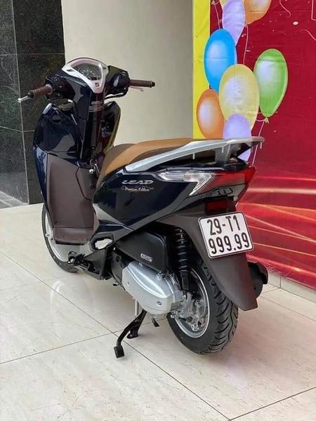 Honda Lead bán giá 1,2 tỷ đồng đắt ngang Honda CRV