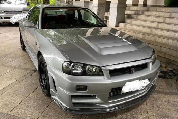 Nissan Skyline GT-R R34 siêu hiếm rao bán với giá gần 2 triệu USD
