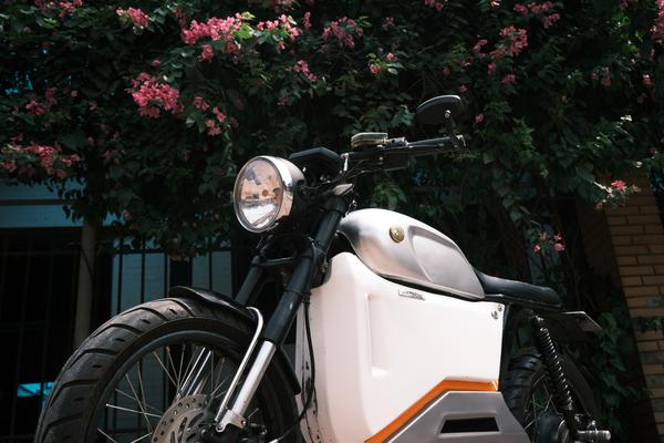 Xe máy điện Dat Bike Weaver với bản độ phong cách tracker