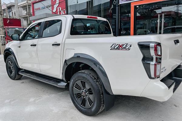 Bán tải Isuzu D-Max 2022 bản nâng cấp nhận đặt cọc, giá khoảng 720 triệu đồng