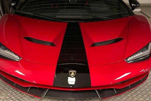 Lamborghini Centenario bản giới hạn giá trăm tỷ chào hàng khách Việt