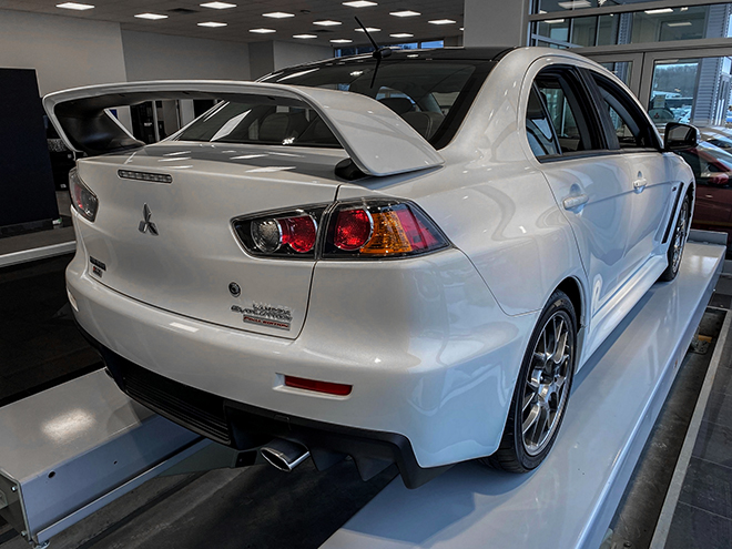 Mitsubishi Lancer Evolution phiên bản cuối cùng rao bán với giá hơn 2,7 tỷ đồng