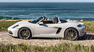 Porsche 718 Boxster GTS 4.0 2021 hoàn hảo với động cơ 6 xi lanh và khả năng sang số khó hiểu?