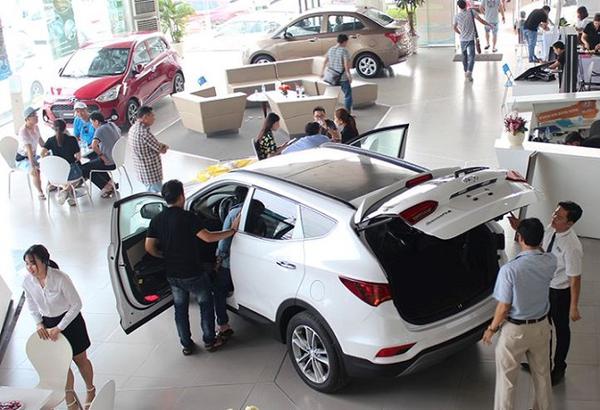 Giảm 50% phí trước bạ ô tô lắp ráp trong nước có hiệu lực từ đầu tháng 12
