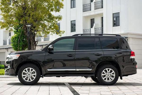 Toyota Land Cruiser 2019 nhập Mỹ rao bán gần 8 tỷ đồng, đắt hơn cả xe mới