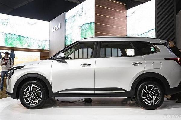 Kia Carens 2022 âm thầm về Việt Nam, cuộc chiến phân khúc MPV thêm sôi động