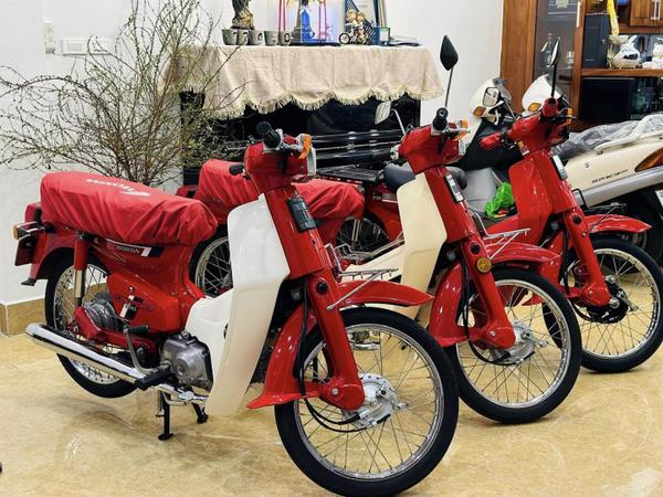 Đua nhau bán xe máy cổ giá ngang xe hơi