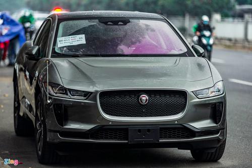 Soi chi tiết chiếc xe thuần điện Jaguar I-Pace đầu tiên tại Việt Nam