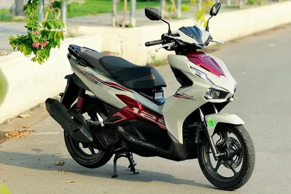 Honda Air Blade 2025 giá đắt ngang Honda SH