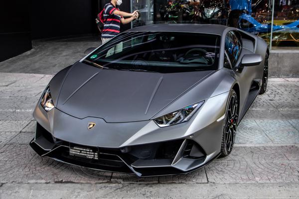 Chiêm ngưỡng Lamborghini Huracan EVO đầu tiên về Việt Nam