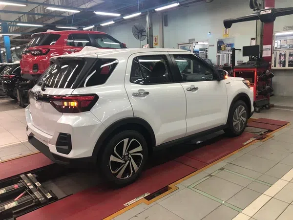 Lô xe Toyota Raize về đại lý với số lượng nhỏ giọt, khách mua chậm phải chờ đến đầu năm sau