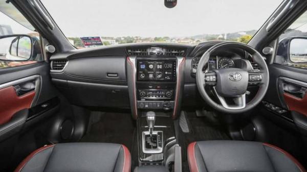 Toyota Fortuner 2021 được bổ sung thêm trang bị mới tại Malaysia